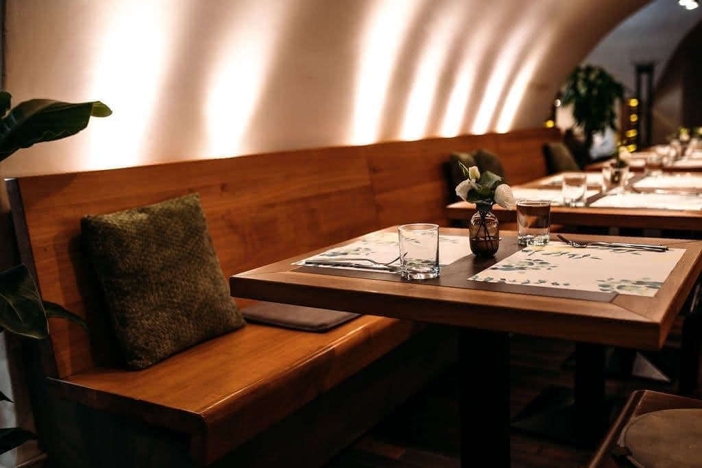 Pivnice — detail prostření