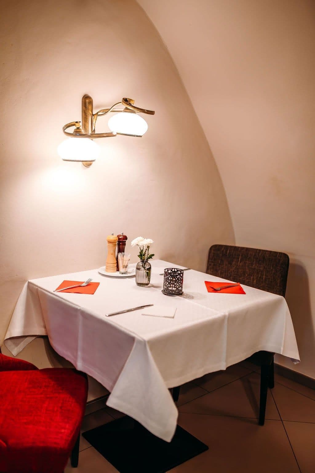 Restaurace — intimní stůl pro dva