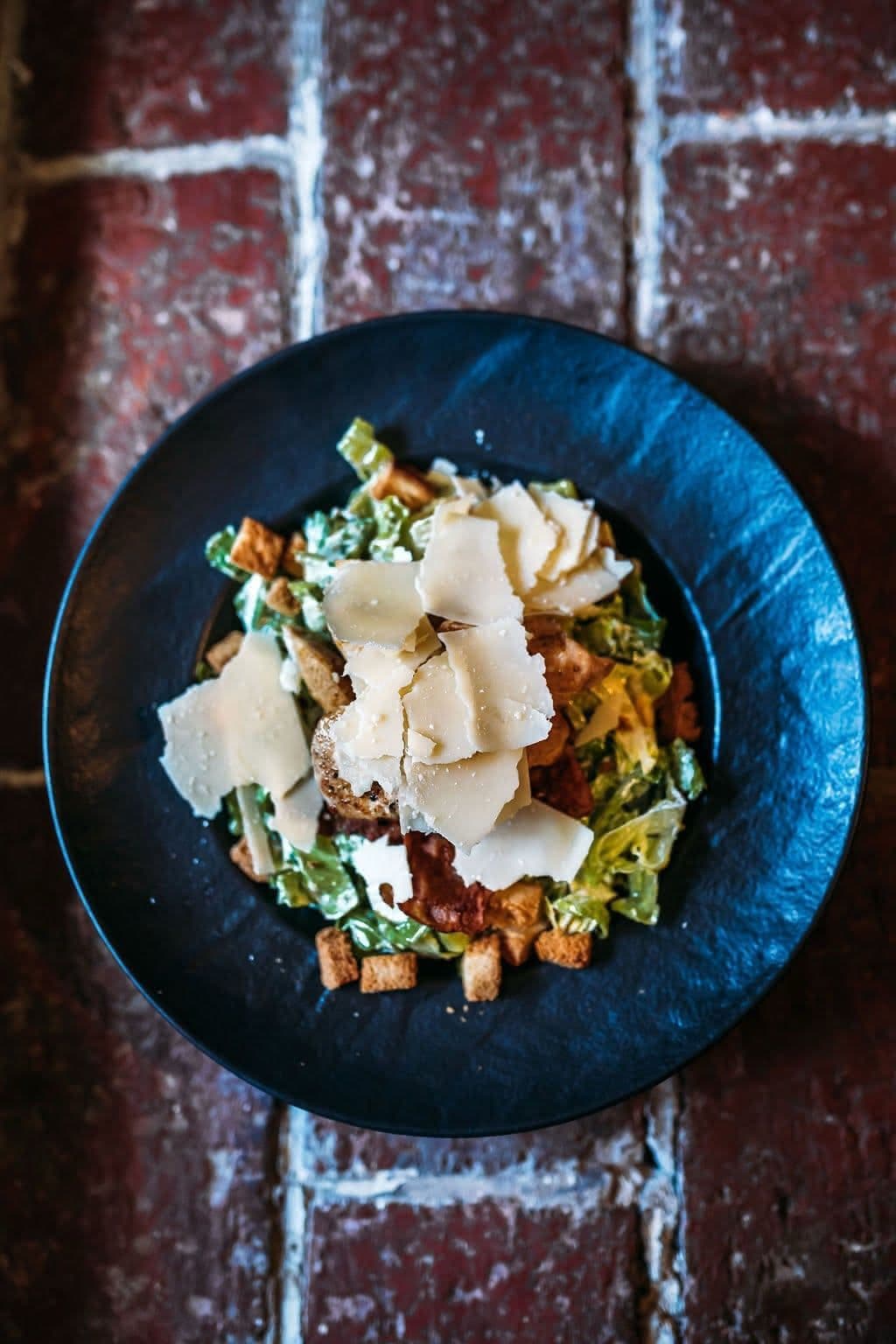 Caesar salát s parmazánem